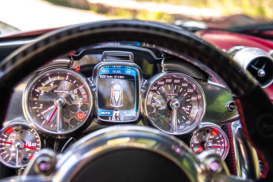 Панель приборов Pagani Huayra Pacchetto Tempesta (57/100) 2019 года  (фото 18 из 21)